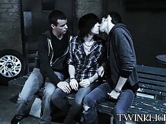 Naughty twinks Tyler Bolt and Alex Todd anal fuck in 3some