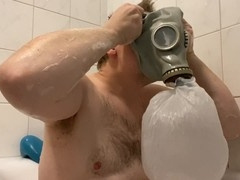 Latex twink in a breath control gas mask enjoys some kinky bath breathplay and double climax