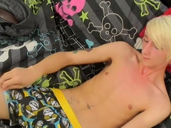 Thin twink jerks off on cam and shares pleasant homemade solo