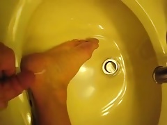 Love to cum on my feet