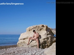 Torrid arse bandit public beach getting off hefty money-shot