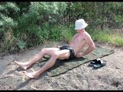 STRANGER MASTURBATES AT GAY NUDE BEACH SCENE