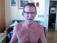 Daddy Papifachero goes solo in English for some intimate fun