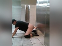 Dildo in Restarea.