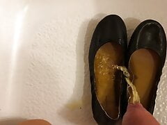 Crossdresser Shoe Piss