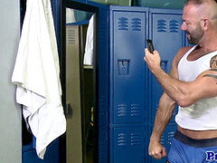 queer beefy masturbation with solo poser