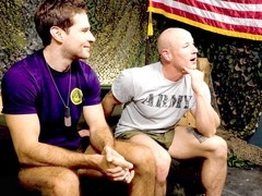 Girthy soldier Niko Carr gets down and dirty with muscle cub David Skylar