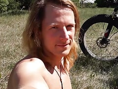 Selfsucking and jerking off on a hot summer day