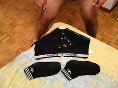 Cicci77 is preparing new fetishes to send to his fans with a lot of cum to make them arouse a lot by sniffing these boxe