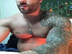GianLuigi Volti - Webcam Nude Flexing