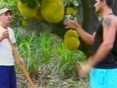 LUSTY YOUNG HUNK RIDES