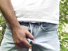 Jerk in jeans and brief til cumming