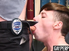 Security guard caught himself a adorable twink perp to bareback