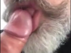 Amateur Russe Saugt Gerne gives a hot homemade blowjob & takes a hot load in tribute to lover