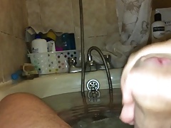 Chubby cumming in the bath