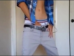 Twink Amateur Gets Off on Sagging