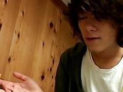 Twink kisses his boyfriend while smoking and takes a pounding