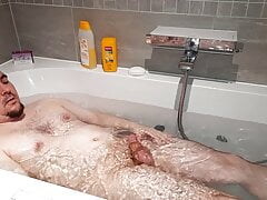 Gay chubby cums solo in bath