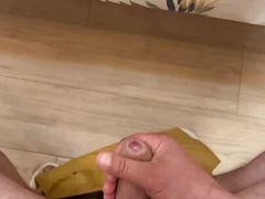 The guy masturbates in the morning in the kitchen and leads a live stream. At the end he cums on the kitchen table.