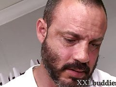 Mature masseur gives shlong head and rides