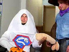 Free porn fag gratis very first time draining more than a lantern at the