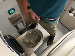 This dude takes a piss and doesn't even care