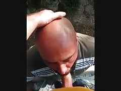 Mamada y corrida en la barba