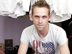 Skinny dude tormented by a double-sided didlo here