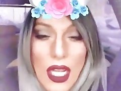 Just lipsing beauty