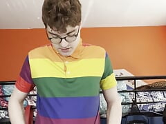 Sexy Twink Puts on Strip Show and Shows Off His Hot Body