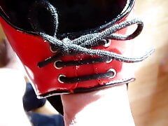 my running cum in her red heels