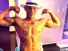 Arthur Hunter and others show off in a compilation