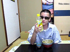 [syamu]Japanese queer dude Junpei makes a curry with pork cutlet and munch