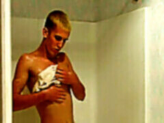 Youthfull, solo, showering