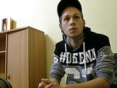 Dude happily blasted in the butt prior to a facial