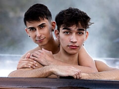 Twinks Kai Locks and Dylan Matthews fuck like crazy