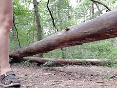 ... nackt im Wald !