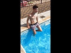 I sexy in the pool