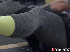 Yoshi Kawasaki works out while having a butt plug in his tight asshole