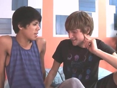 Omg! It's So Big! Twinks Bareback Sex