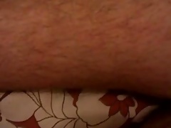 BOY JERKS OFF ON HIS LEGS