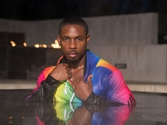 DeAngelo Jackson talks to the cam while skinny dipping