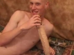 Amateur Kaos Dildo Jacking