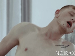 Sexy tattooed teen Zach Covington deepthroats rock hard BBC