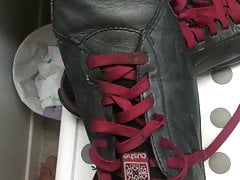 My girlfriend smelly shoes