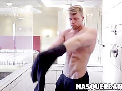 Brad is muscular hunk who loves to show of and masturbate