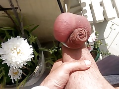 Stretching huge balls