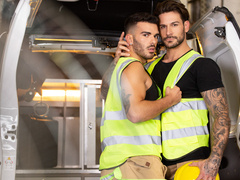 Repair guys fuck during their lunch break and tape themselves