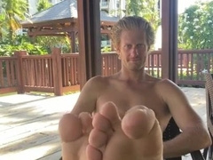 Footmaster eases outside