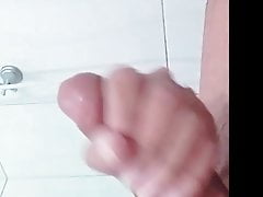 Punheta no banho